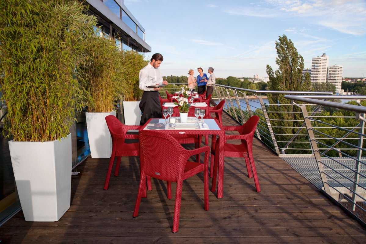A_LM_CTG_sot_SET_Restaurant_People.jpg
